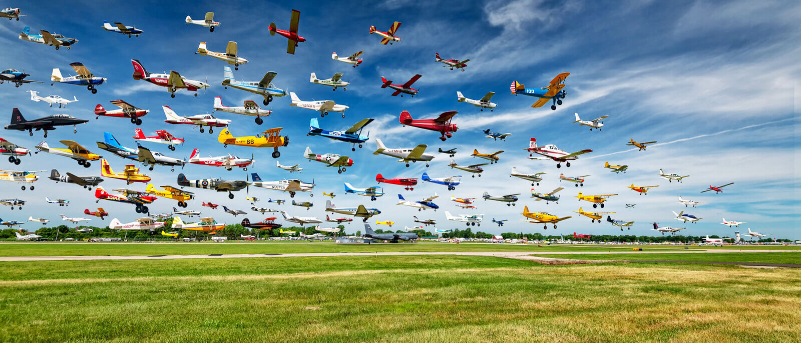 Composite of many photos taken of arrivals over a four hour period on the Sunday prior to Airventure 2019
Organized Chaos used with license from Hal Davis Photography